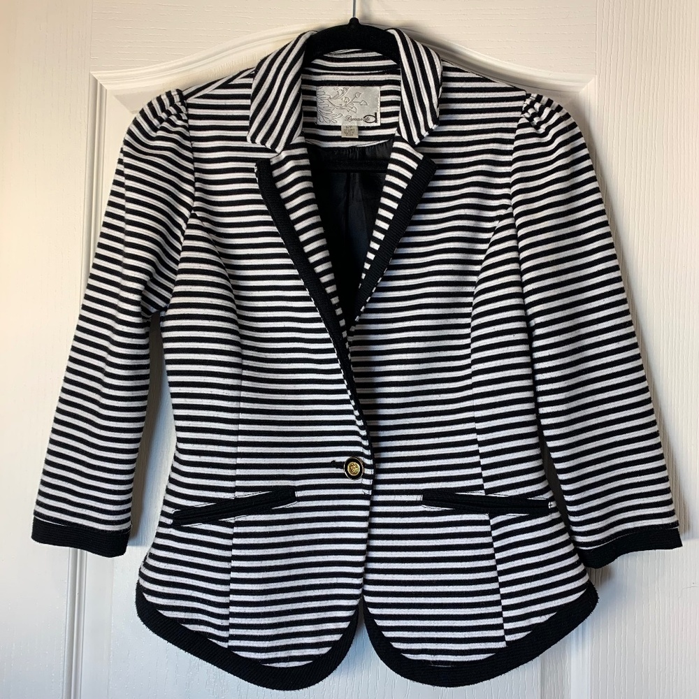 Dynamite Striped Knit Blazer –‎ Black & White, Soft and Comfortable (S)